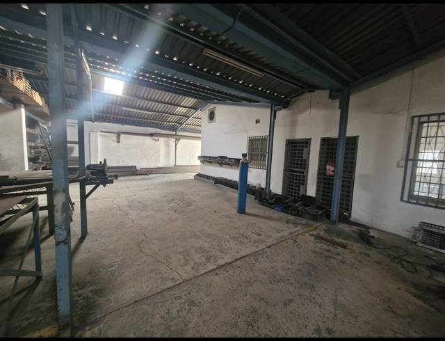 600M² WAREHOUSE FOR SALE IN GLENESK